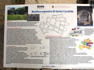 ...su un pannello presente all�interno che riporta un rilievo del 1965 dello speleologo Franco dell�Aquila